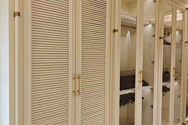 Wardrobe Case Display